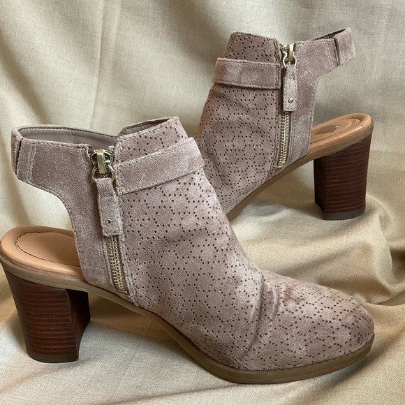 Dr. Scholl’s Booties w/ heel Size 10 - Picture 2 of 16